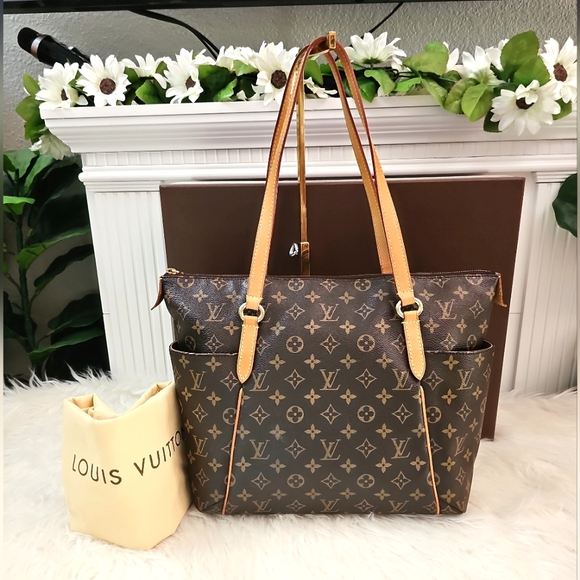 Louis Vuitton Handbags - 🔥BEAUTIFUL CONDITION 🔥 Authentic Louis Vuitton Totally MM Set